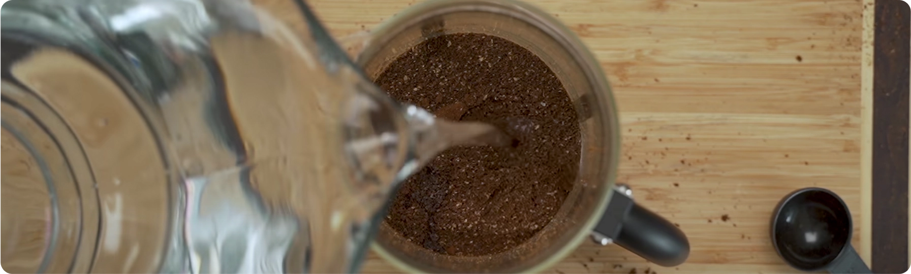 Gemahlener Kaffee in der French Press